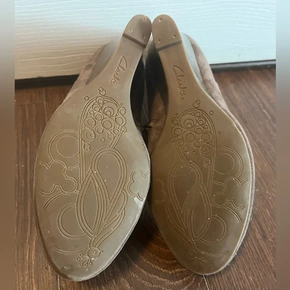 Clarks Booties - Picture 2 of 2